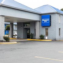 Rodeway  Inn & Suites