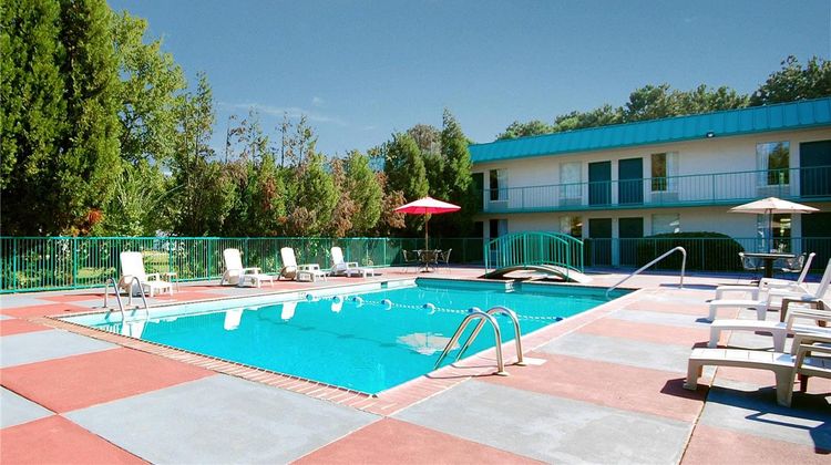 Rodeway  Inn & Suites Pool