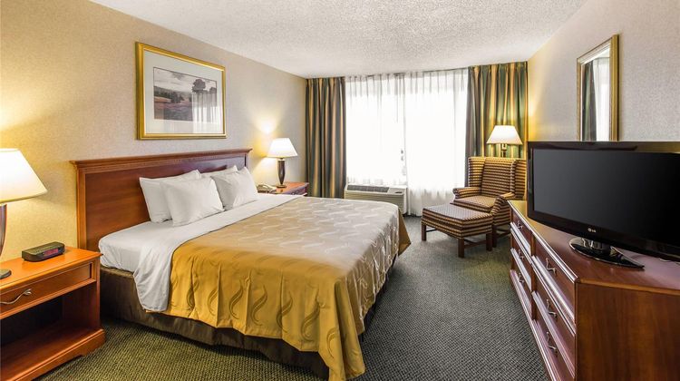 Quality Inn & Suites McDonough Suite