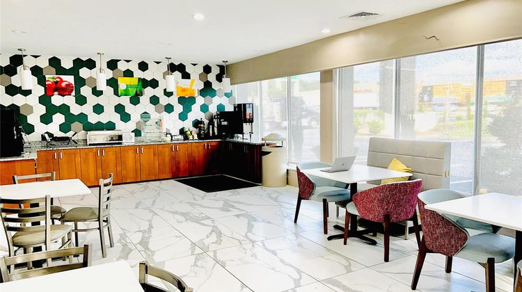 Quality Inn & Suites McDonough Restaurant