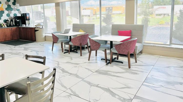 Quality Inn & Suites McDonough Restaurant