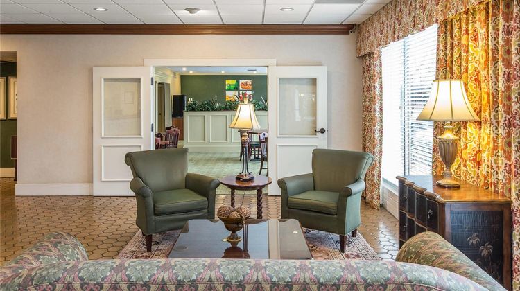 Quality Inn & Suites McDonough Lobby