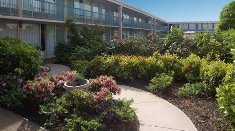Quality Inn & Suites McDonough Exterior