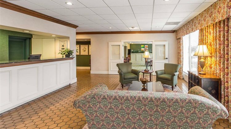 Quality Inn & Suites McDonough Lobby