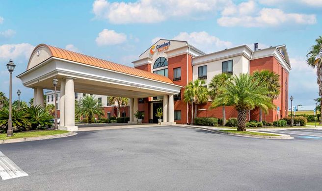Comfort Suites Exterior