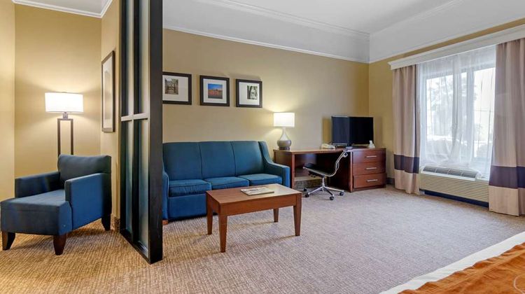 Comfort Suites Suite