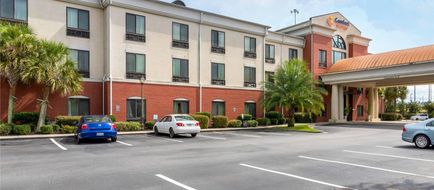 Comfort Suites Exterior