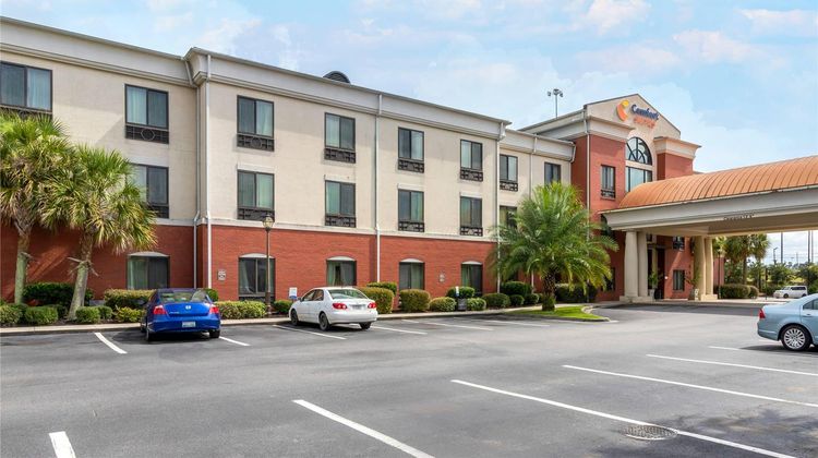 Comfort Suites Exterior