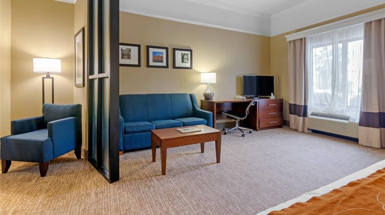 Comfort Suites Suite
