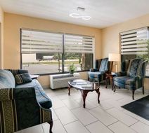 Quality Inn and Suites Mt Chalet Lobby