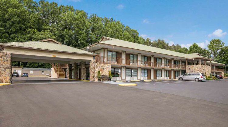 Quality Inn and Suites Mt Chalet Exterior