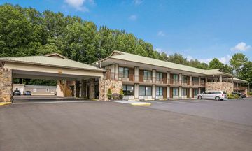 Quality Inn and Suites Mt Chalet