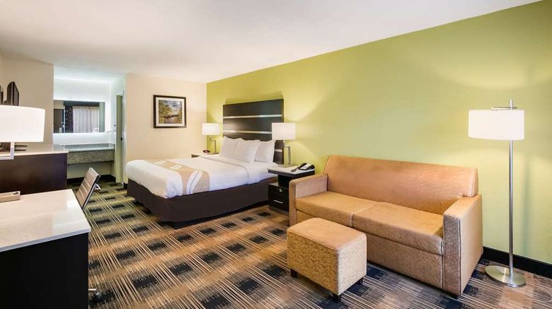 <b>Quality Inn and Suites Mt Chalet Room</b>. Images powered by <a href="https://iceportal.shijigroup.com/" title="IcePortal" target="_blank">IcePortal</a>.