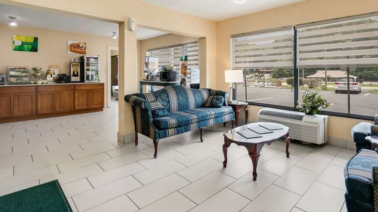<b>Quality Inn and Suites Mt Chalet Lobby</b>. Images powered by <a href="https://iceportal.shijigroup.com/" title="IcePortal" target="_blank">IcePortal</a>.