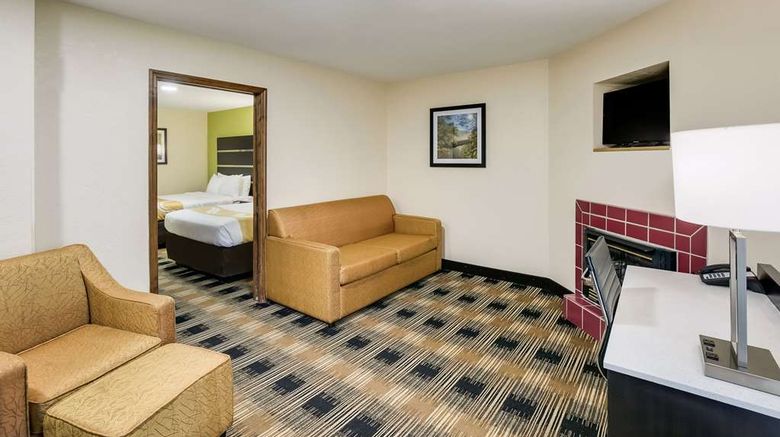 <b>Quality Inn and Suites Mt Chalet Suite</b>. Images powered by <a href="https://iceportal.shijigroup.com/" title="IcePortal" target="_blank">IcePortal</a>.