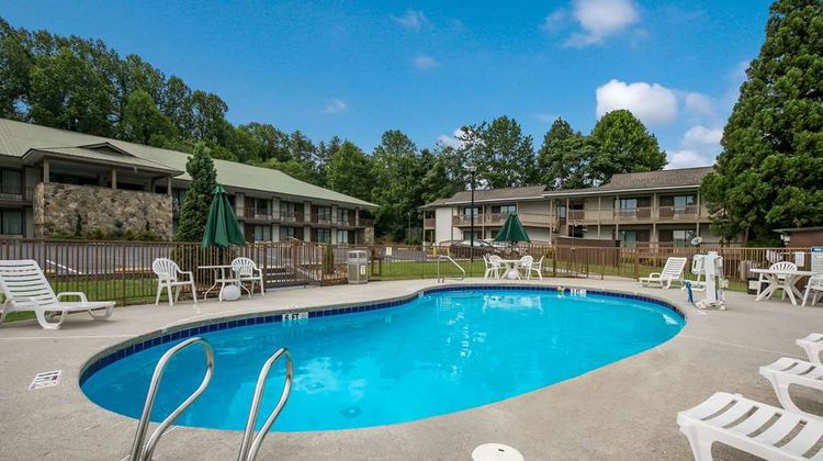 Quality Inn and Suites Mt Chalet Pool