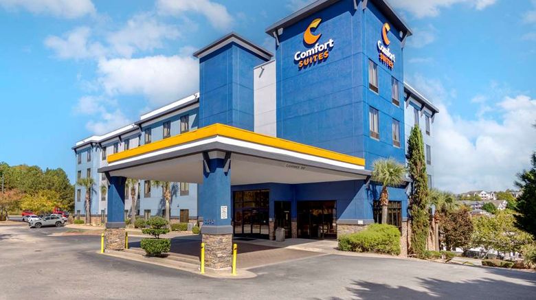 <b>Comfort Suites Stockbridge Exterior</b>. Images powered by <a href="https://iceportal.shijigroup.com/" title="IcePortal" target="_blank">IcePortal</a>.