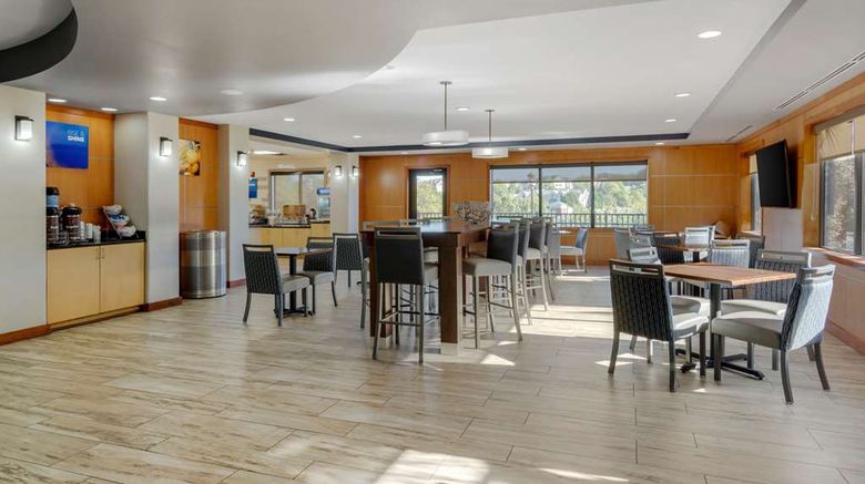 <b>Comfort Suites Stockbridge Restaurant</b>. Images powered by <a href="https://iceportal.shijigroup.com/" title="IcePortal" target="_blank">IcePortal</a>.