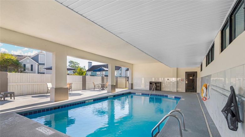 <b>Comfort Suites Gateway Pool</b>. Images powered by <a href="https://iceportal.shijigroup.com/" title="IcePortal" target="_blank">IcePortal</a>.
