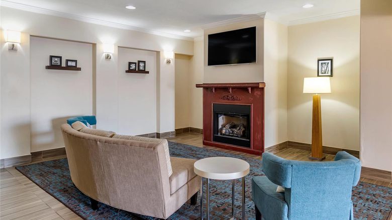 <b>Sleep Inn & Suites Stockbridge Lobby</b>. Images powered by <a href="https://iceportal.shijigroup.com/" title="IcePortal" target="_blank">IcePortal</a>.