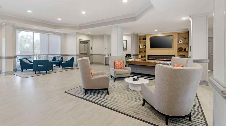 <b>Comfort Suites Valdosta Mall Area Lobby</b>. Images powered by <a href="https://iceportal.shijigroup.com/" title="IcePortal" target="_blank">IcePortal</a>.