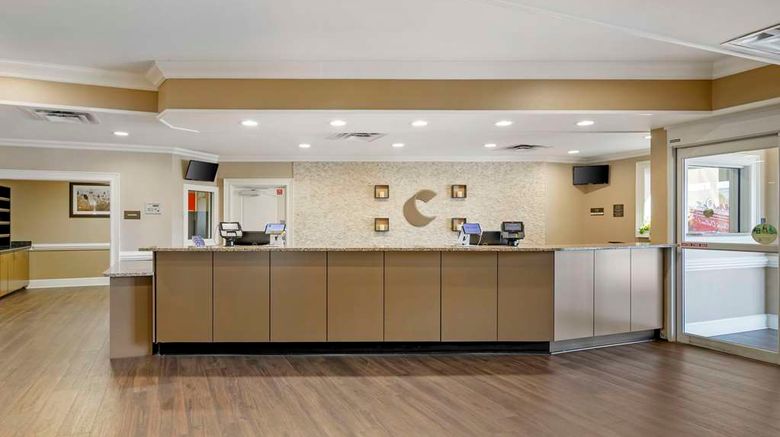 <b>Comfort Inn and Suites Tifton Lobby</b>. Images powered by <a href="https://iceportal.shijigroup.com/" title="IcePortal" target="_blank">IcePortal</a>.