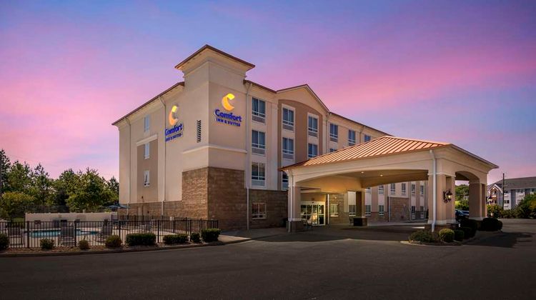 Comfort Inn and Suites Tifton Exterior