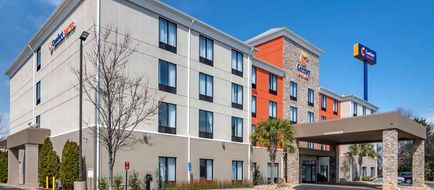 Comfort Suites Exterior