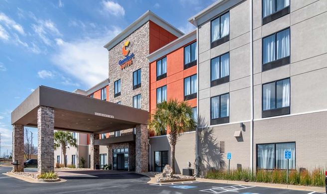 Comfort Suites Exterior