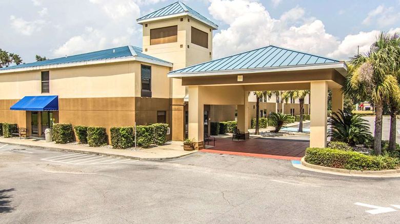 <b>Econo Lodge Darien Exterior</b>. Images powered by <a href="https://iceportal.shijigroup.com/" title="IcePortal" target="_blank">IcePortal</a>.