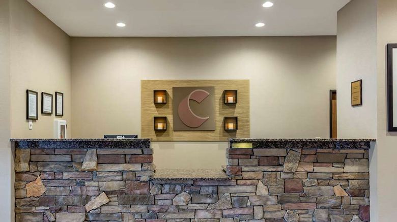 <b>Comfort Inn & Suites Blue Ridge Lobby</b>. Images powered by <a href="https://iceportal.shijigroup.com/" title="IcePortal" target="_blank">IcePortal</a>.