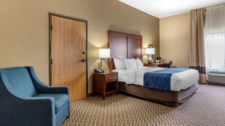 <b>Comfort Inn & Suites Blue Ridge Suite</b>. Images powered by <a href="https://iceportal.shijigroup.com/" title="IcePortal" target="_blank">IcePortal</a>.
