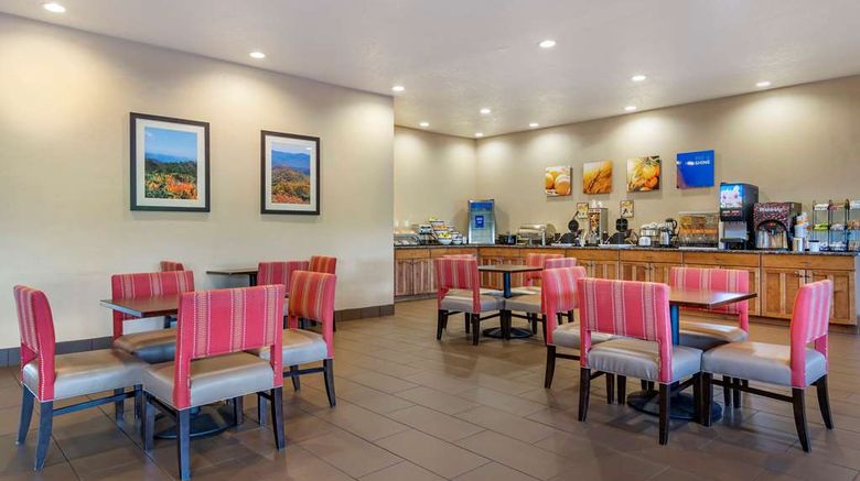 <b>Comfort Inn & Suites Blue Ridge Restaurant</b>. Images powered by <a href="https://iceportal.shijigroup.com/" title="IcePortal" target="_blank">IcePortal</a>.