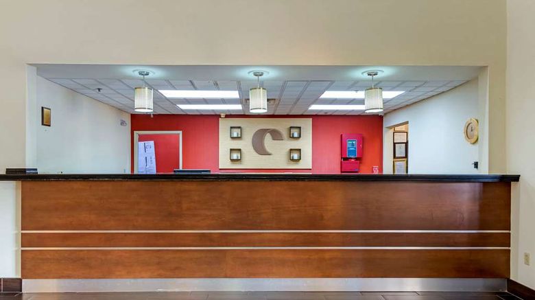 <b>Comfort Suites, Milledgeville Lobby</b>. Images powered by <a href="https://iceportal.shijigroup.com/" title="IcePortal" target="_blank">IcePortal</a>.