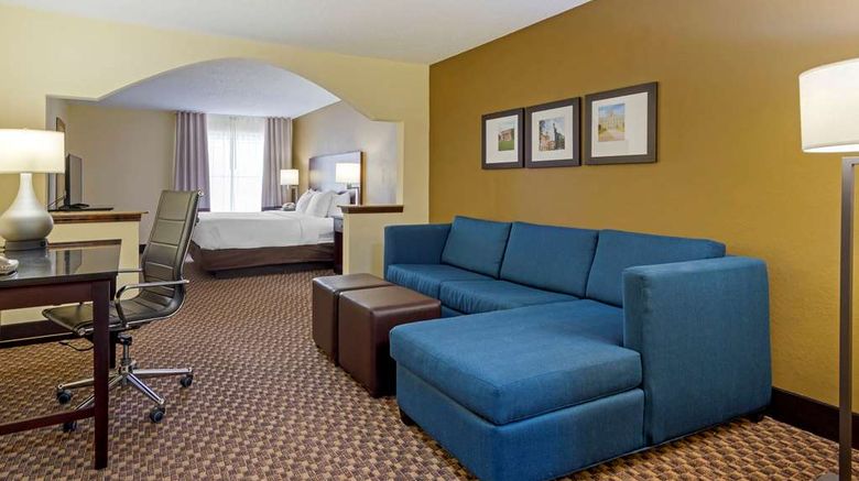 <b>Comfort Suites, Milledgeville Suite</b>. Images powered by <a href="https://iceportal.shijigroup.com/" title="IcePortal" target="_blank">IcePortal</a>.