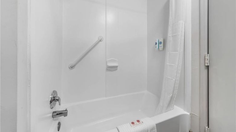 <b>Comfort Suites, Milledgeville Room</b>. Images powered by <a href="https://iceportal.shijigroup.com/" title="IcePortal" target="_blank">IcePortal</a>.