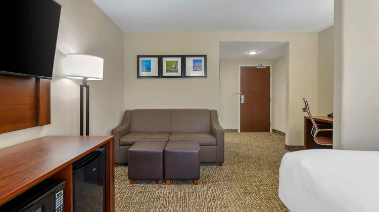 Comfort Suites at Kennesaw State Univ Suite