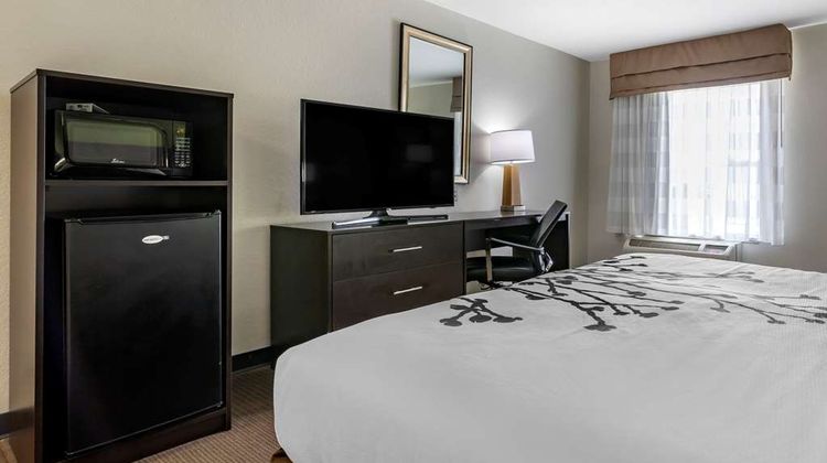 Sleep Inn and Suites Brunswick North Room