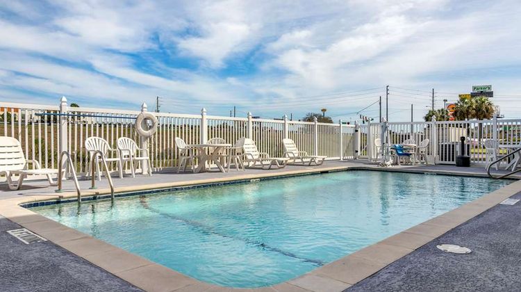 Sleep Inn and Suites Brunswick North Pool