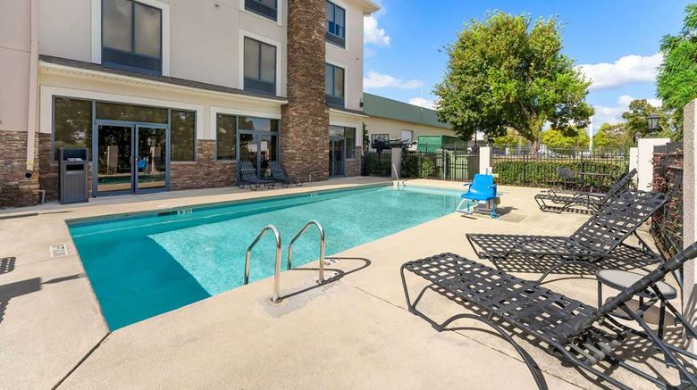 <b>Comfort Suites Pool</b>. Images powered by <a href="https://iceportal.shijigroup.com/" title="IcePortal" target="_blank">IcePortal</a>.
