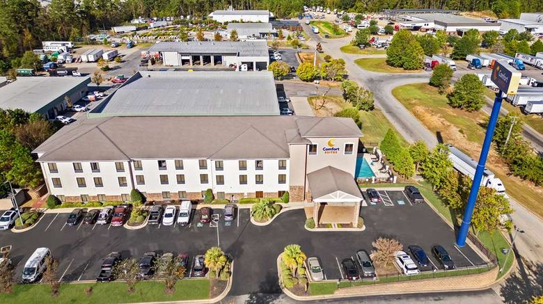 <b>Comfort Suites Exterior</b>. Images powered by <a href="https://iceportal.shijigroup.com/" title="IcePortal" target="_blank">IcePortal</a>.