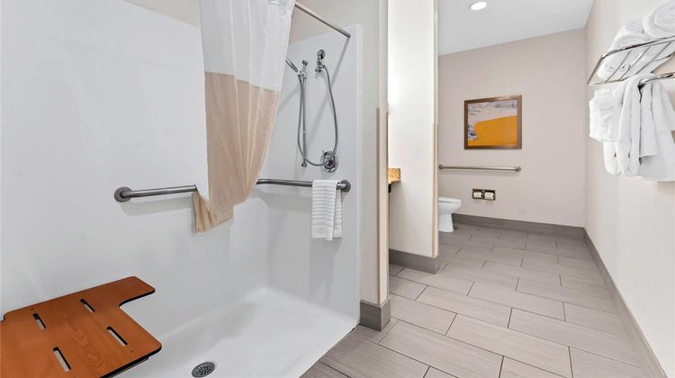 Comfort Suites Room