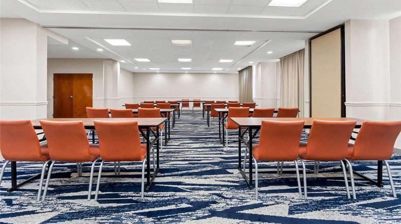 <b>Comfort Suites Meeting</b>. Images powered by <a href="https://iceportal.shijigroup.com/" title="IcePortal" target="_blank">IcePortal</a>.