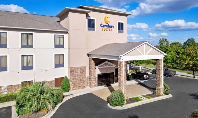 Comfort Suites Exterior