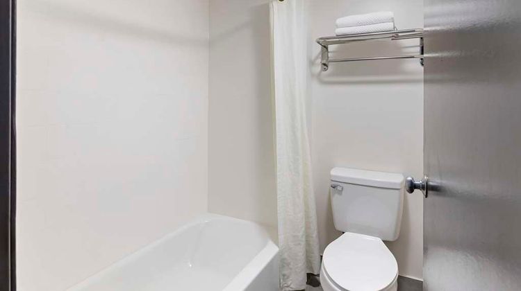 Econo Lodge Downtown Room