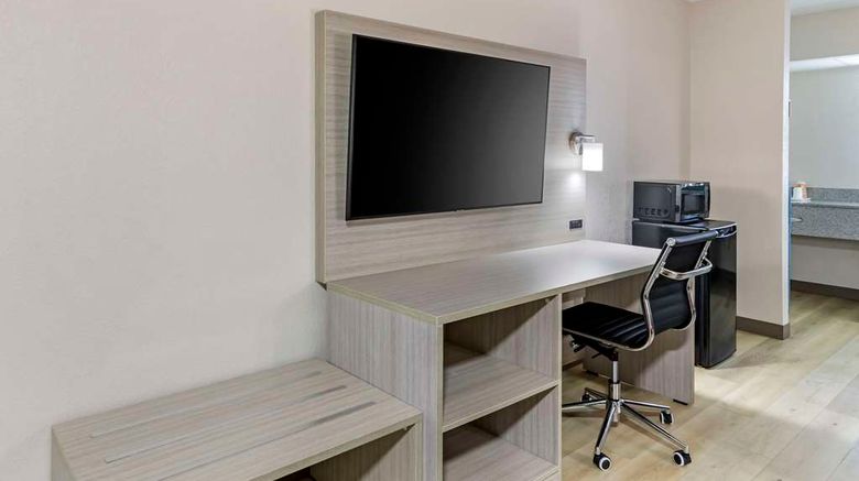 <b>Econo Lodge Downtown Room</b>. Images powered by <a href="https://iceportal.shijigroup.com/" title="IcePortal" target="_blank">IcePortal</a>.