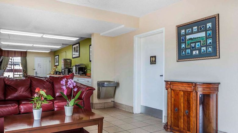 <b>Rodeway Inn - Augusta Lobby</b>. Images powered by <a href="https://iceportal.shijigroup.com/" title="IcePortal" target="_blank">IcePortal</a>.