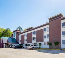 Quality Inn & Suites Atlanta Six Flags Exterior