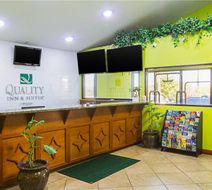 Quality Inn & Suites Atlanta Six Flags Lobby