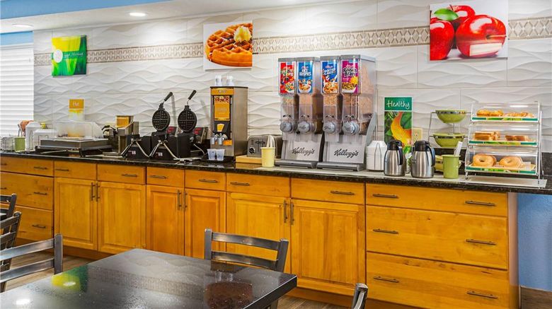 <b>Quality Inn & Suites Atlanta Six Flags Restaurant</b>. Images powered by <a href="https://iceportal.shijigroup.com/" title="IcePortal" target="_blank">IcePortal</a>.